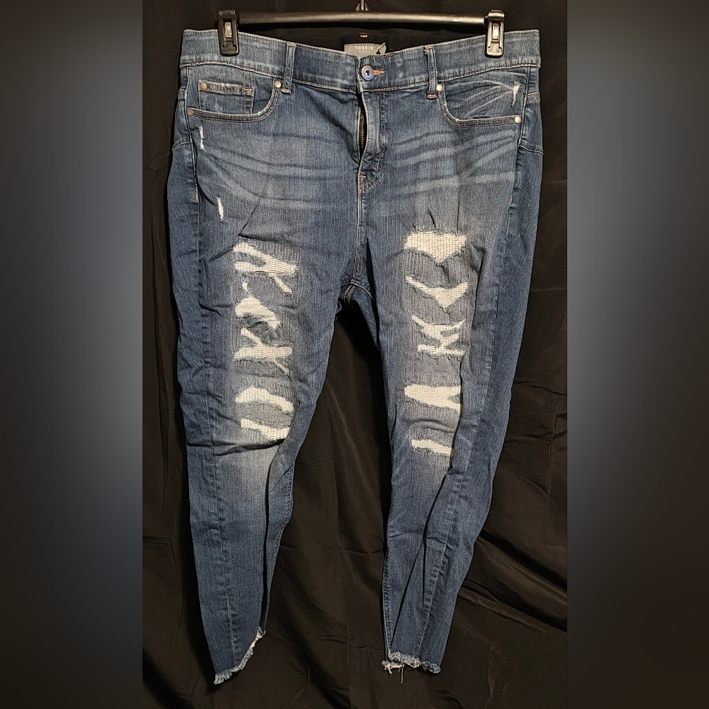 Torrid DiStReSsEd Bombshell Skinny Premium Stretch Jeans Sz. 22 Regular